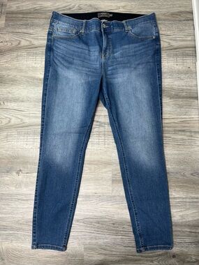 Torrid Premium Stretch Bombshell Skinny Jeans in Medium Wash size 20R